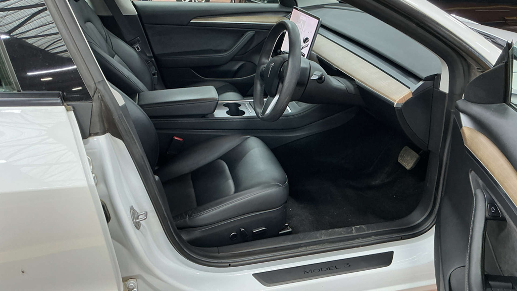 2021 Tesla Model 3 — image 8