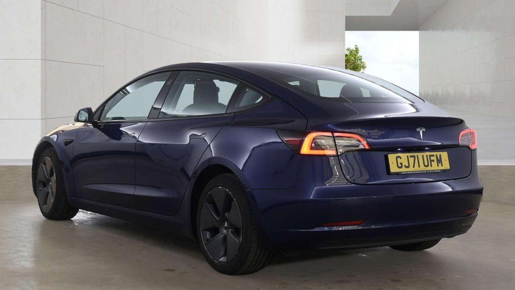 2021 Tesla Model 3 — image 3