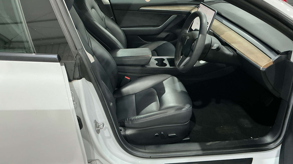 2021 Tesla Model 3 — image 9