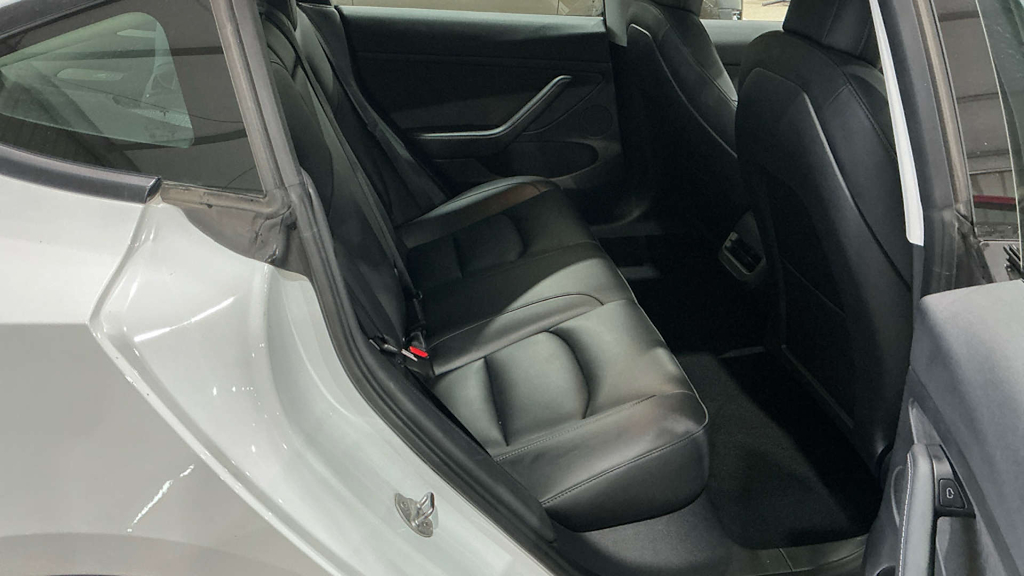 2021 Tesla Model 3 — image 8