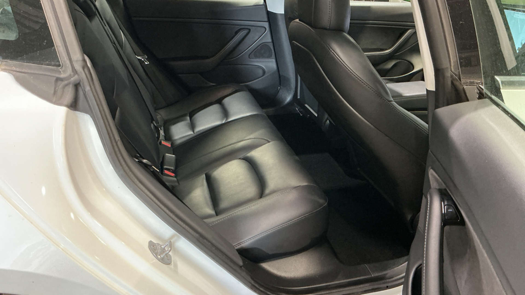 2020 Tesla Model 3 — image 11