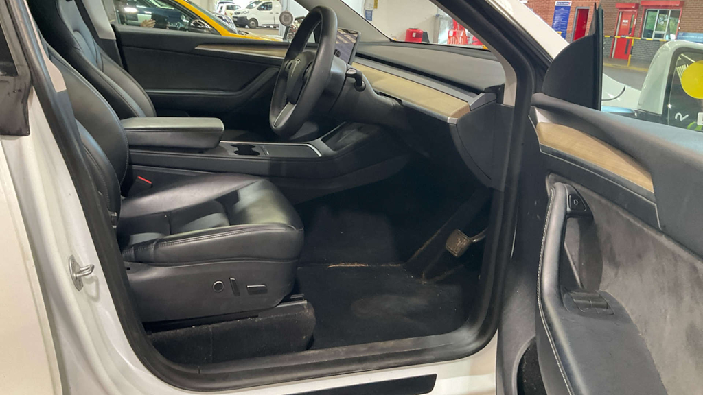 2023 Tesla Model Y — image 9