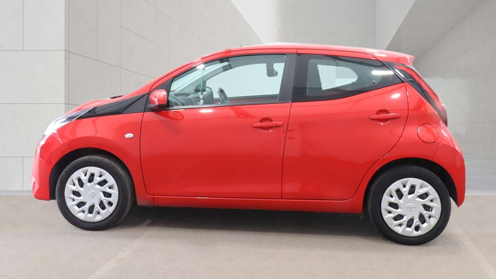 2019 Toyota Aygo — image 2