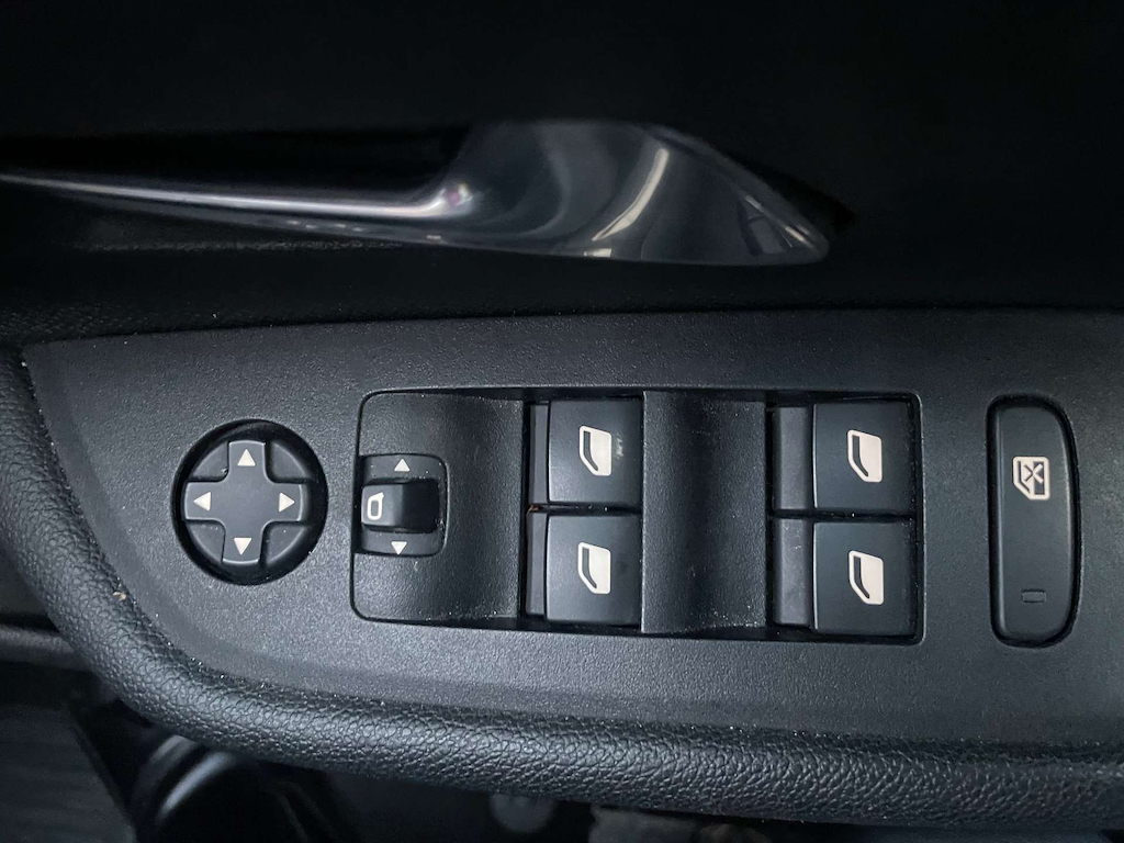 2023 Vauxhall Mokka — image 24