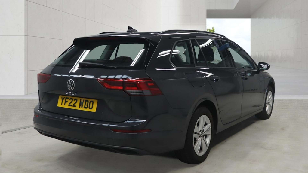 2022 Volkswagen Golf — image 3