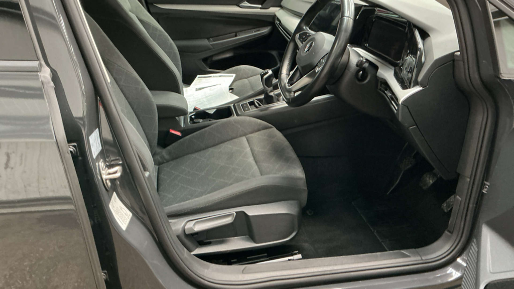 2022 Volkswagen Golf — image 8