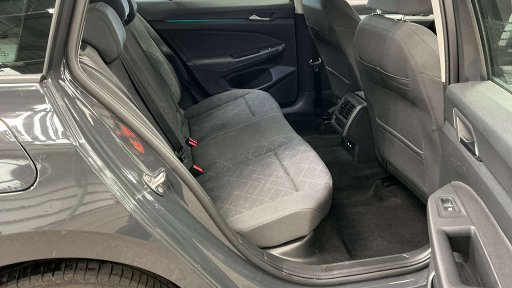 2022 Volkswagen Golf — image 7