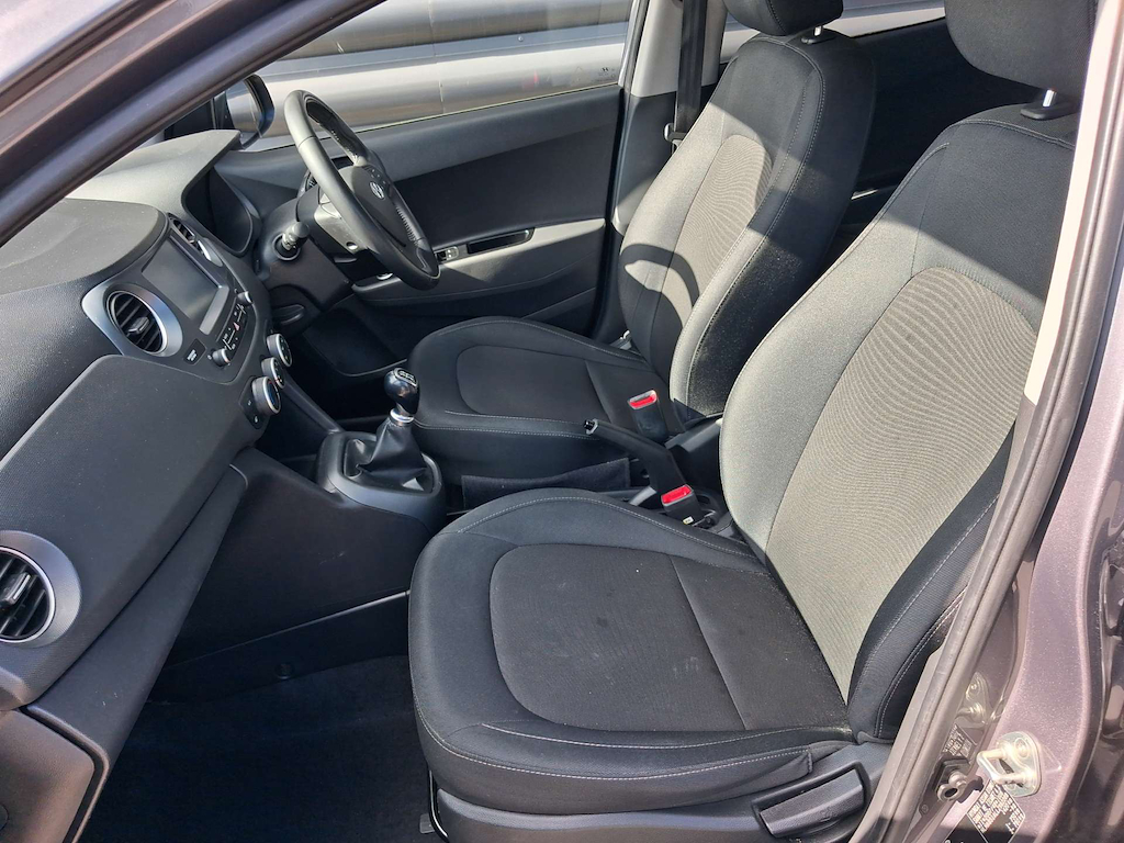 2019 Hyundai i10 — image 38