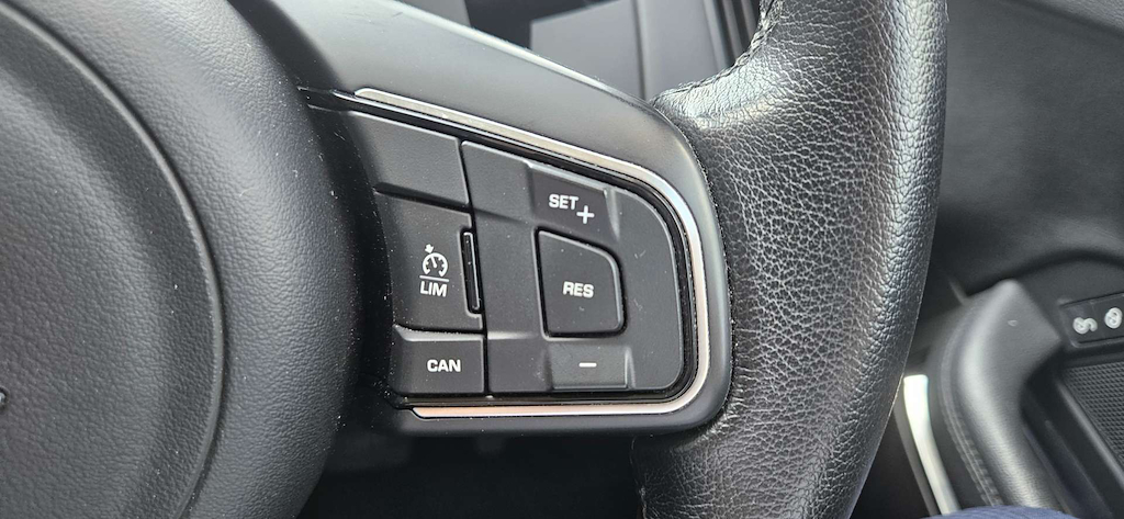 2019 Jaguar E-PACE — image 17