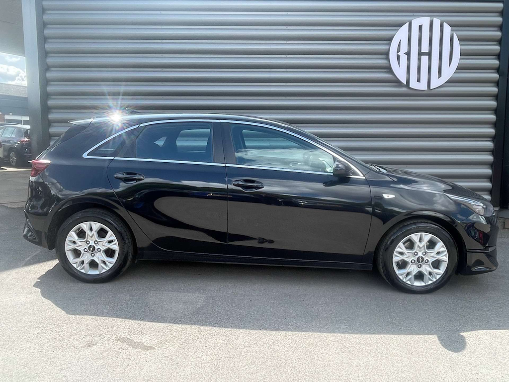 2022 Kia Ceed — image 2
