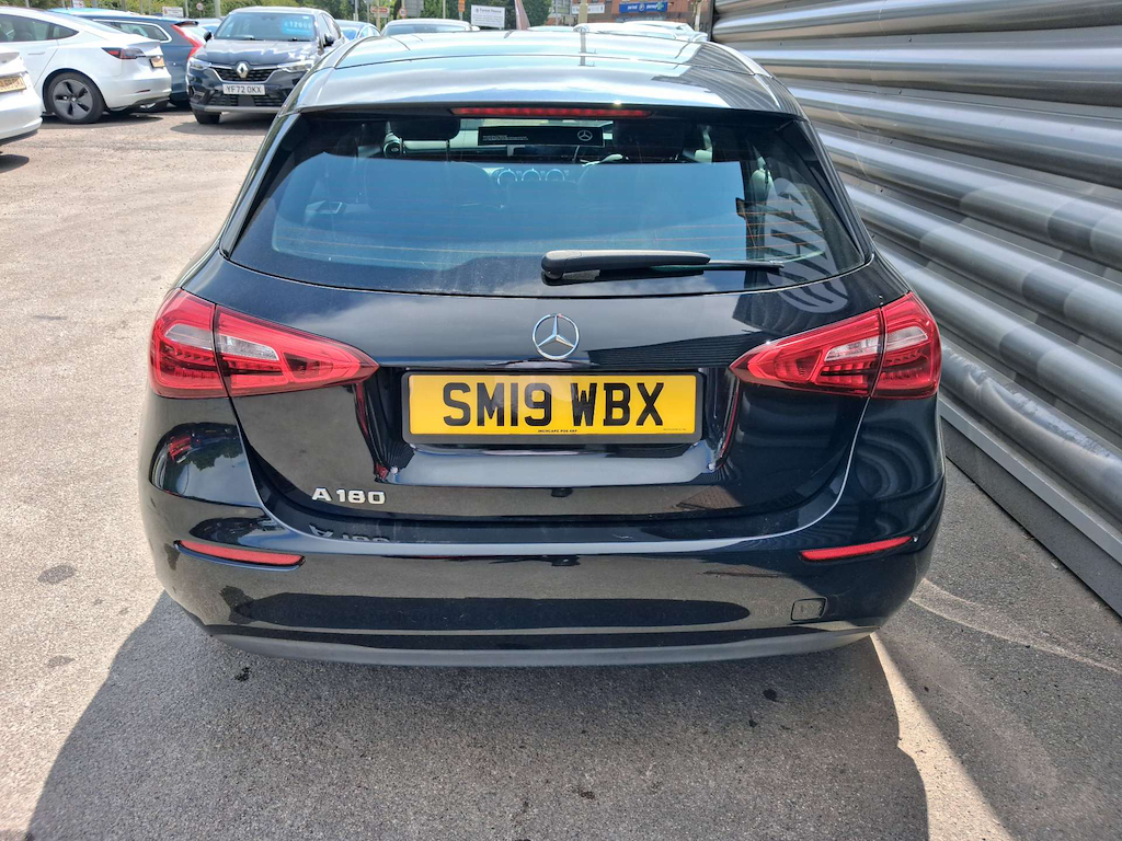 2019 Mercedes-Benz A180 — image 7