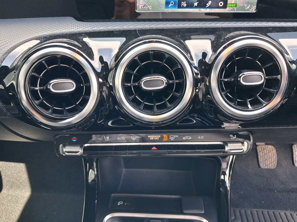 2019 Mercedes-Benz A180 — image 23