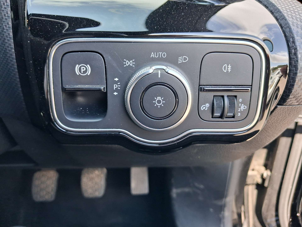 2019 Mercedes-Benz A180 — image 14