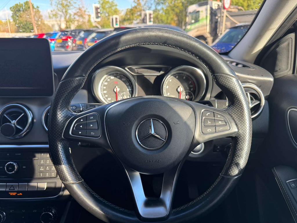 2020 Mercedes-Benz GLA180 — image 15