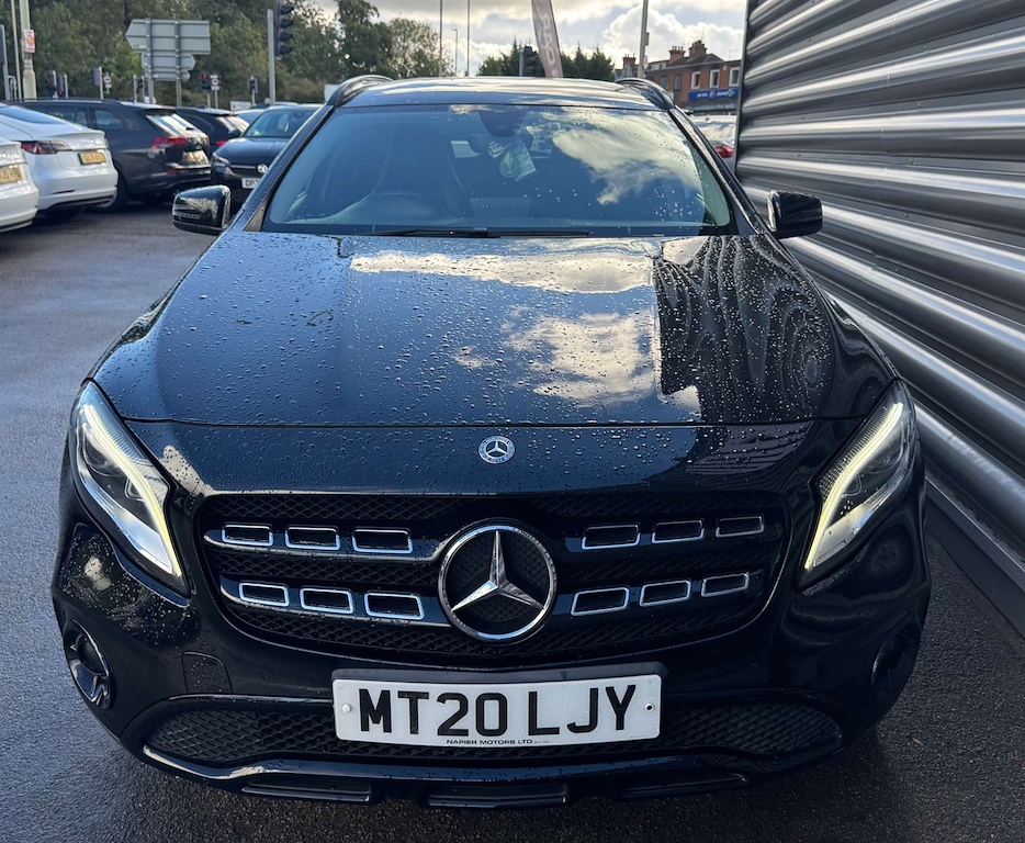 2020 Mercedes-Benz GLA180 — image 2