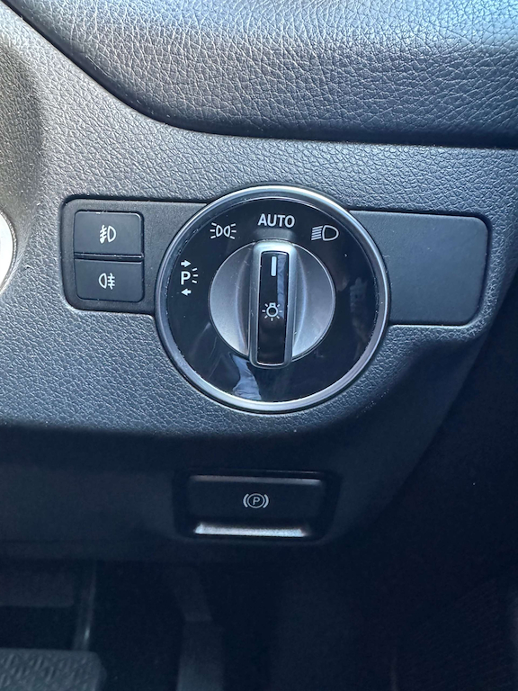 2020 Mercedes-Benz GLA180 — image 11