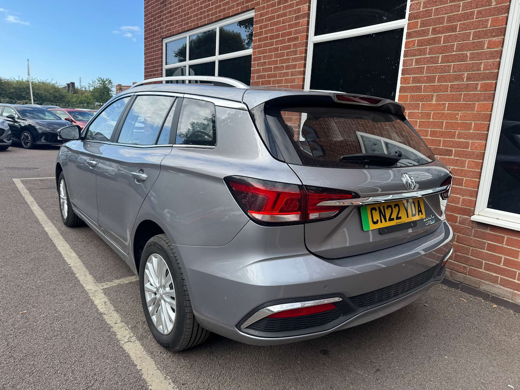 2022 MG MG5 — image 5
