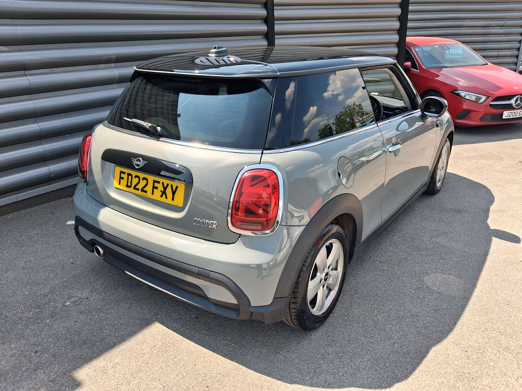 2022 MINI Hatch — image 6