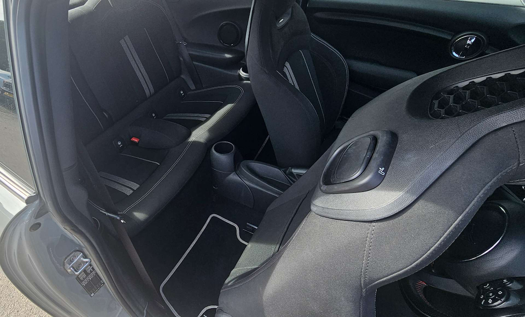 2019 MINI Hatch — image 40