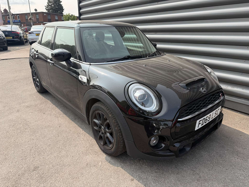 2019 MINI Hatch — image 6