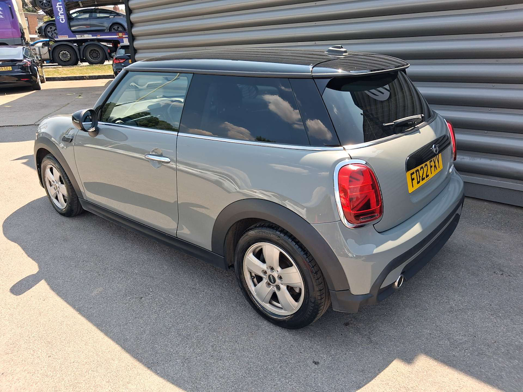2022 MINI Hatch — image 7