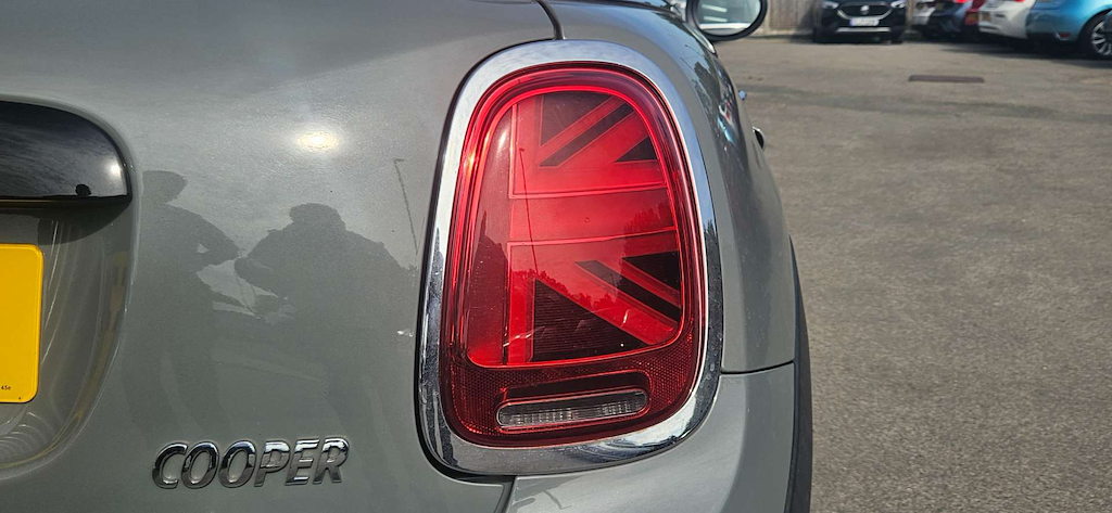 2019 MINI Hatch — image 13