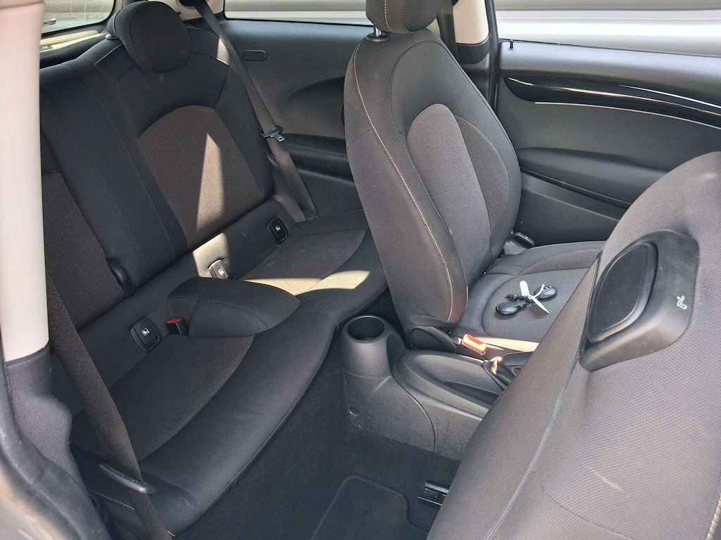 2022 MINI Hatch — image 32