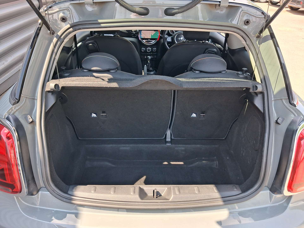 2022 MINI Hatch — image 31
