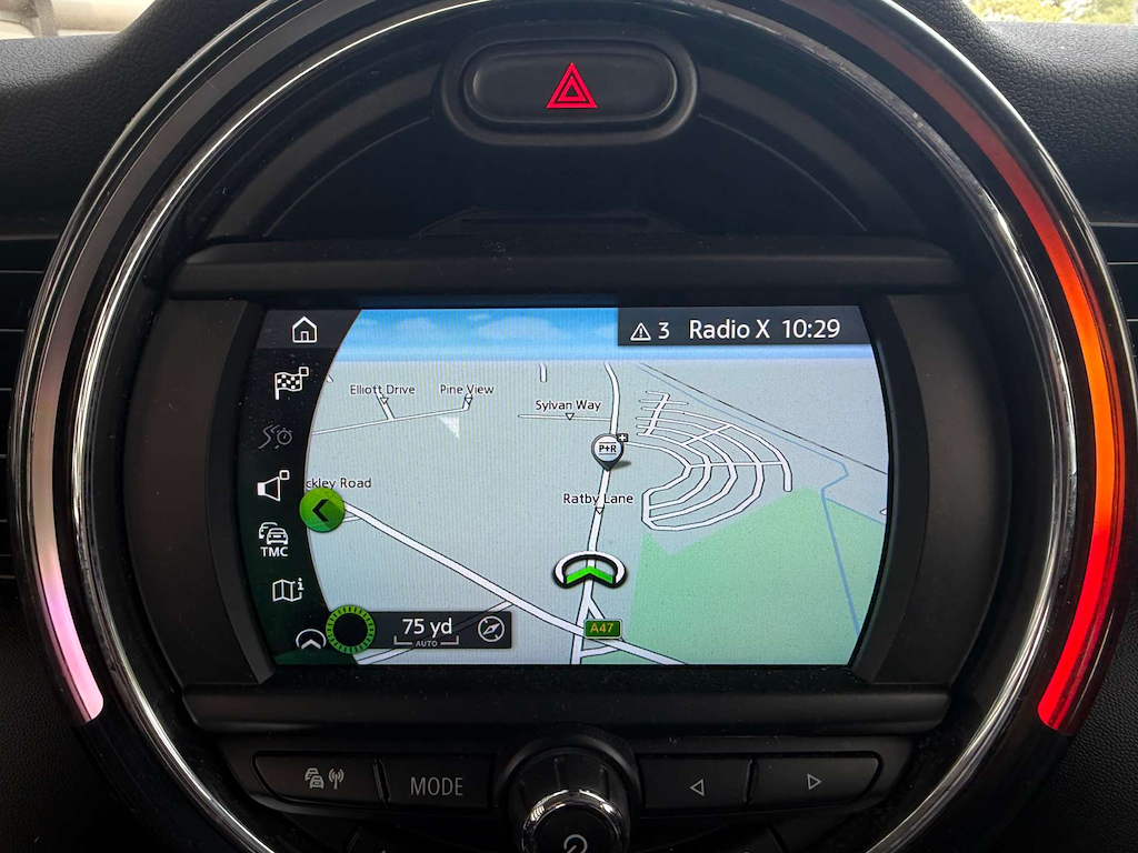 2019 MINI Hatch — image 7