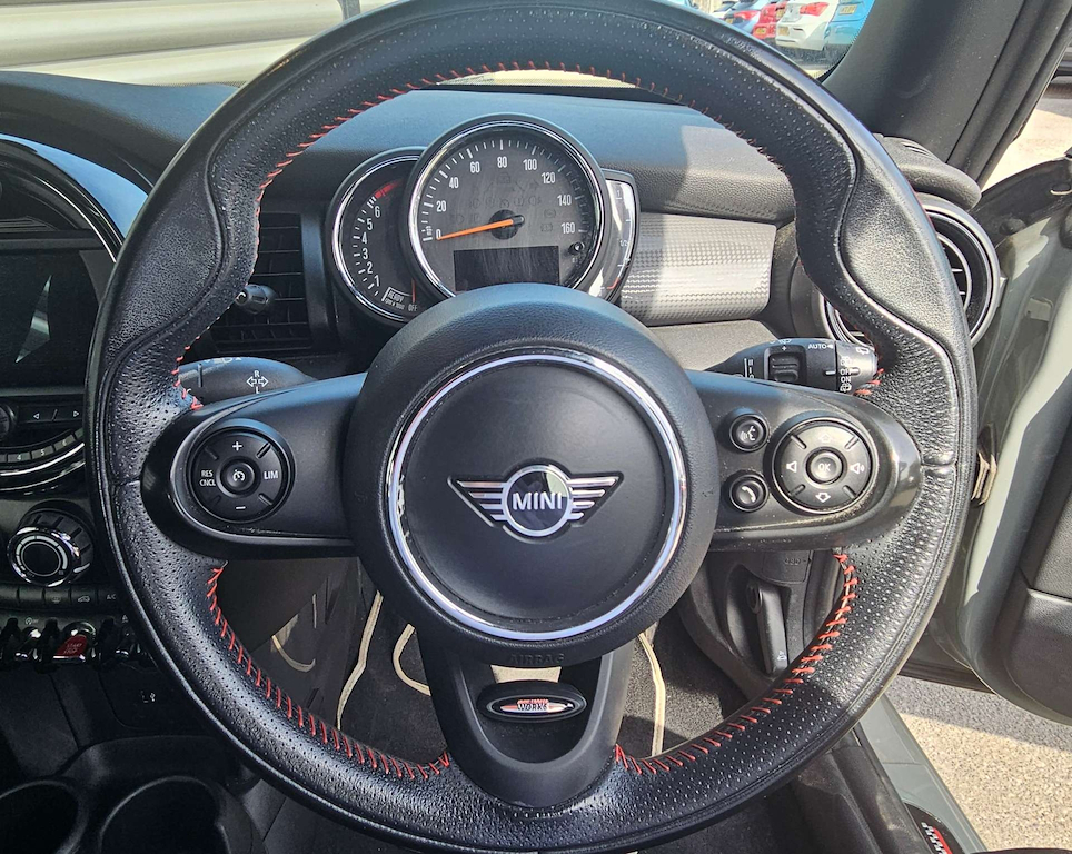 2019 MINI Hatch — image 26