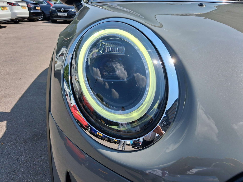 2022 MINI Hatch — image 15