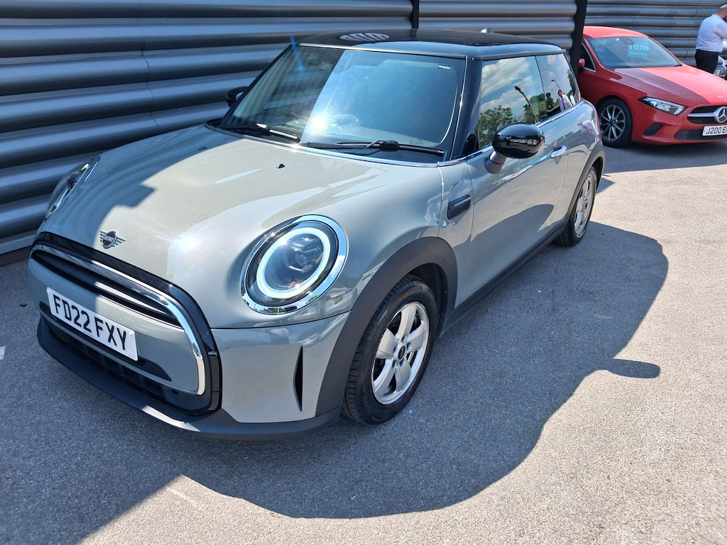 2022 MINI Hatch — image 10