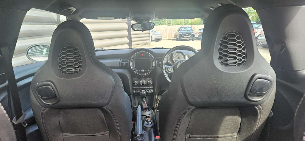2019 MINI Hatch — image 38