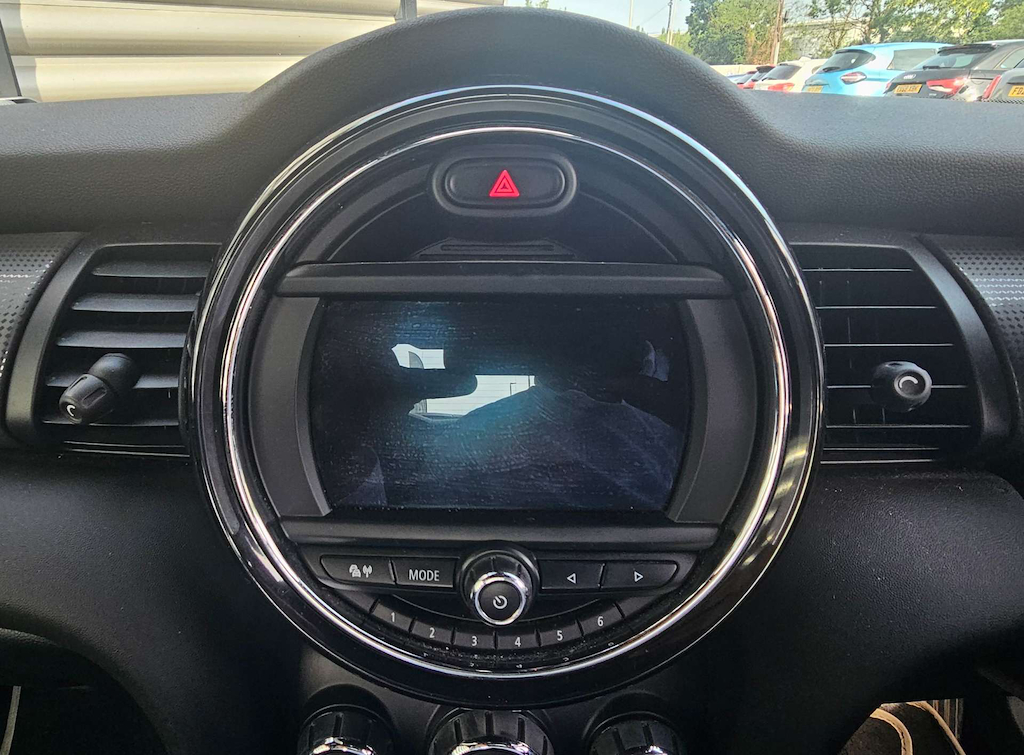 2019 MINI Hatch — image 30