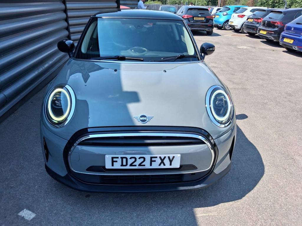 2022 MINI Hatch — image 3