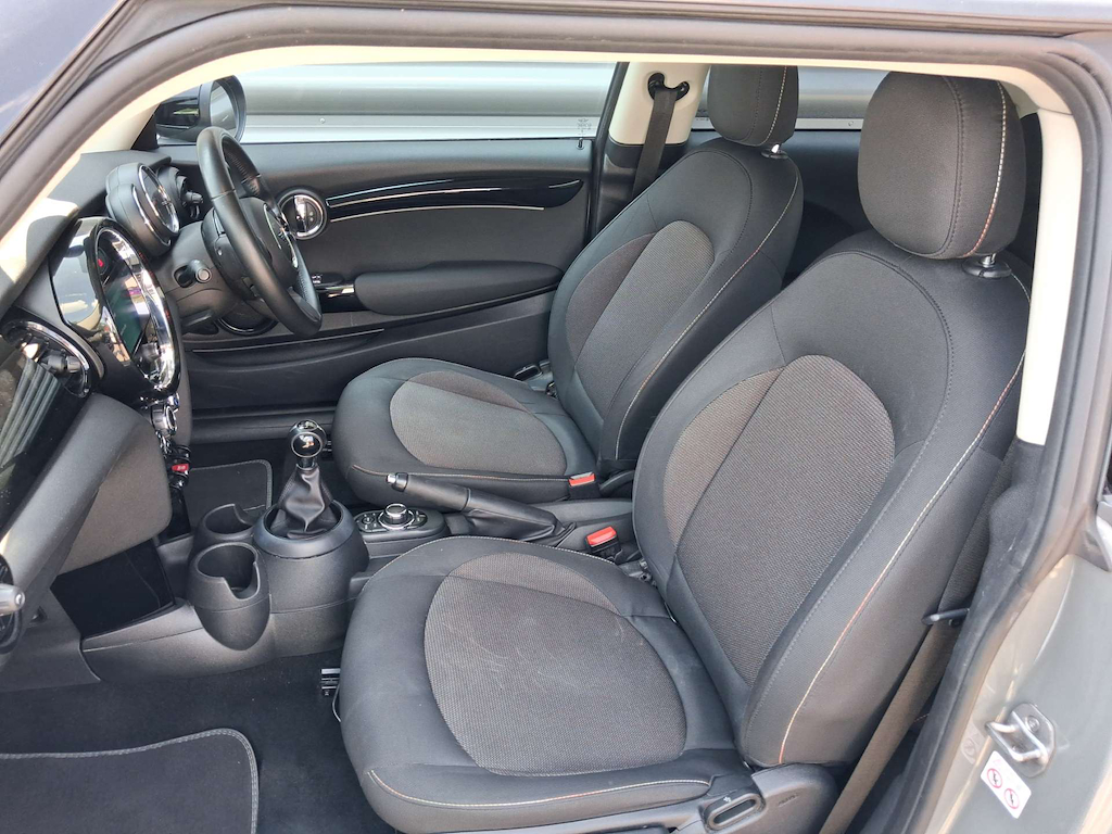 2022 MINI Hatch — image 36
