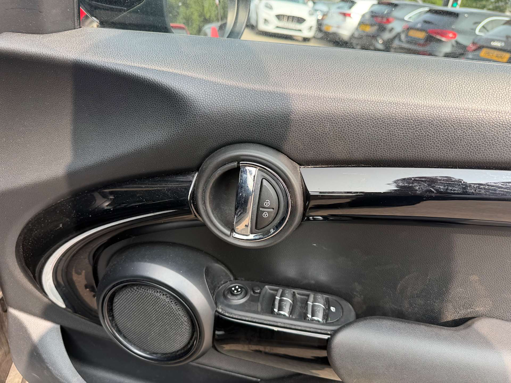 2019 MINI Hatch — image 21