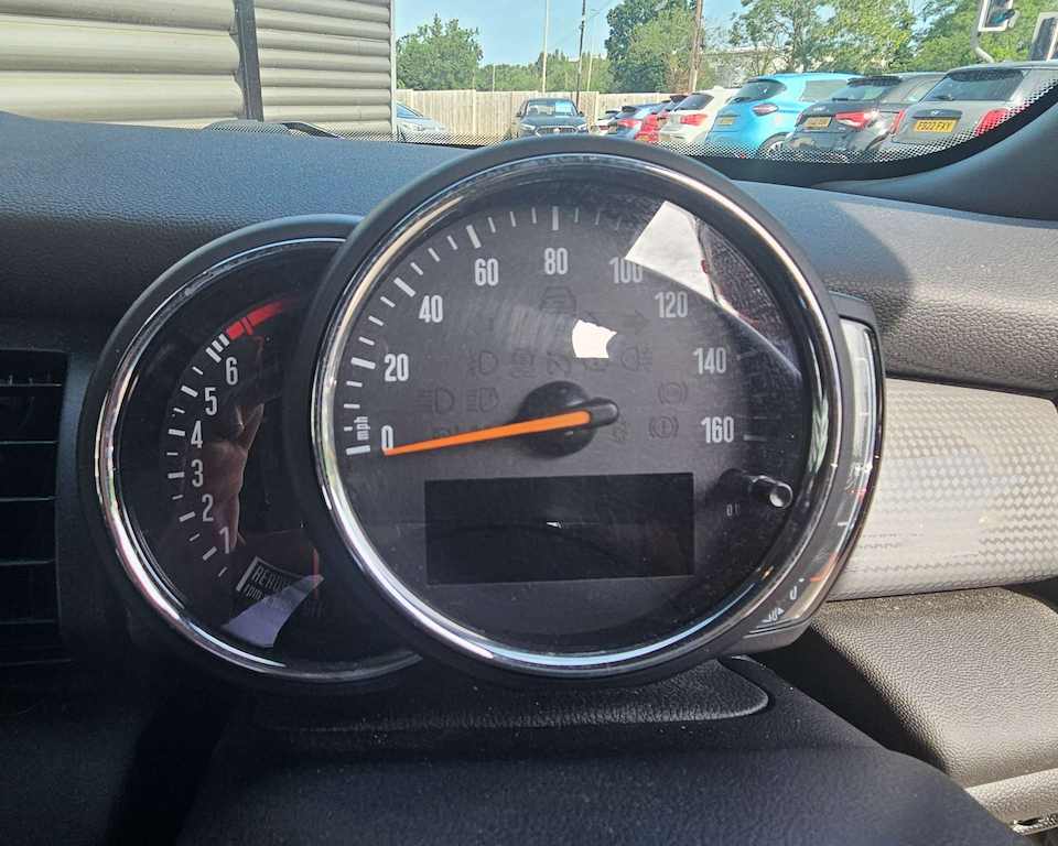 2019 MINI Hatch — image 29
