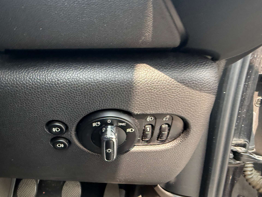 2019 MINI Hatch — image 9