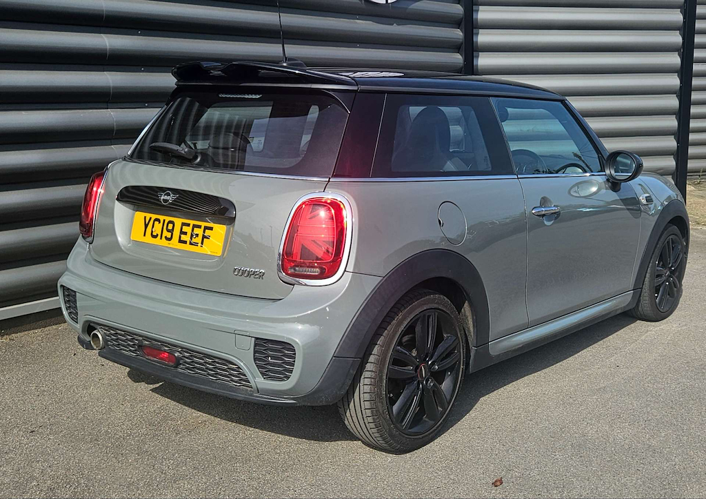 2019 MINI Hatch — image 6