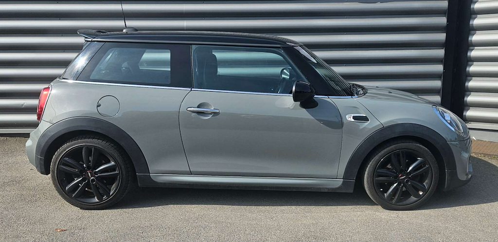 2019 MINI Hatch — image 9