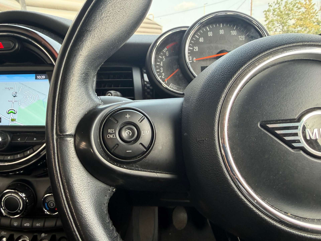 2019 MINI Hatch — image 11
