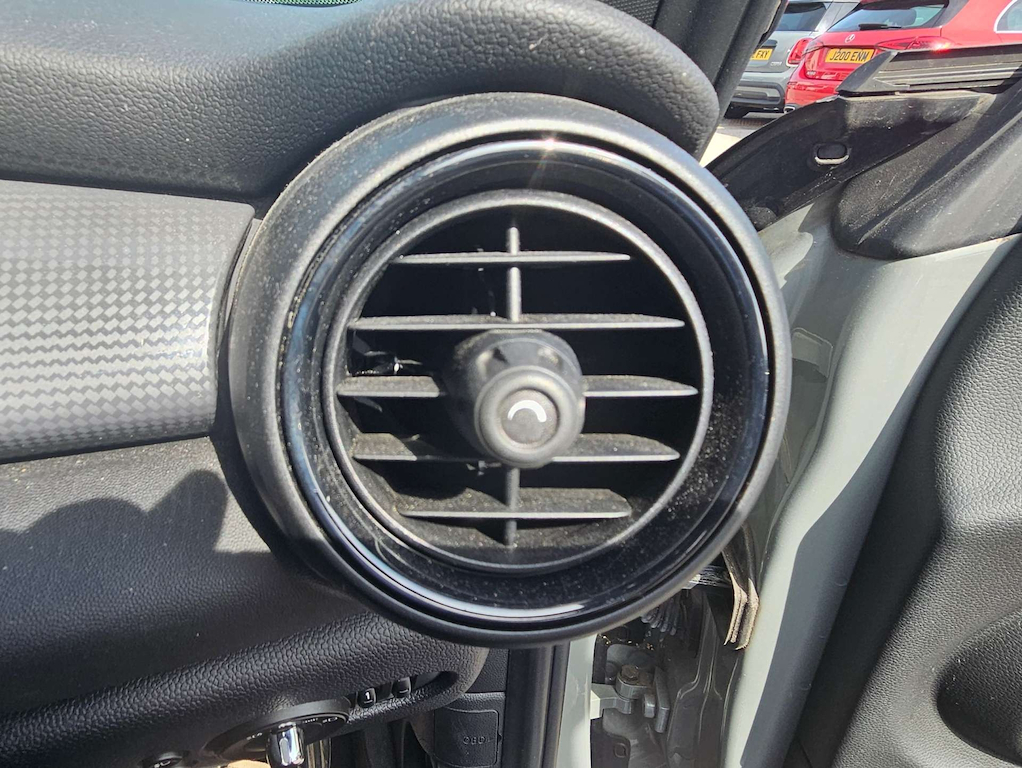 2019 MINI Hatch — image 34