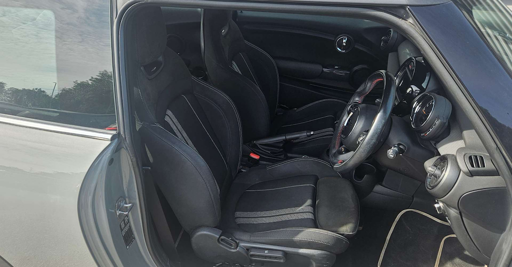 2019 MINI Hatch — image 25