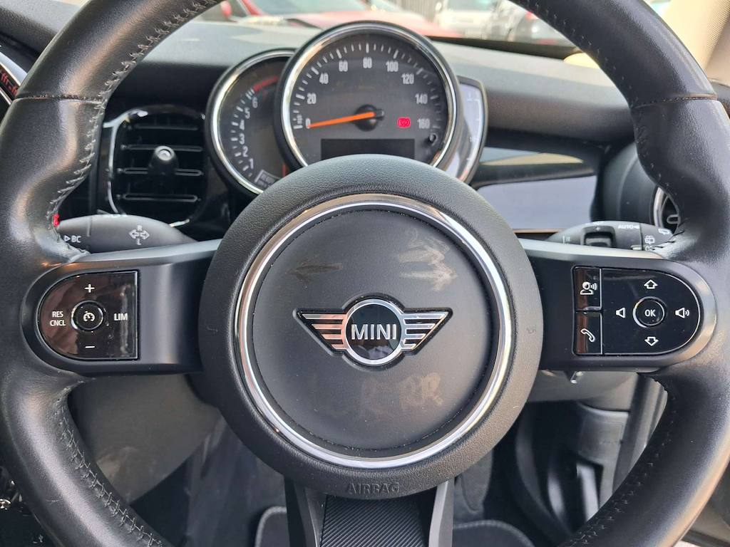 2022 MINI Hatch — image 23