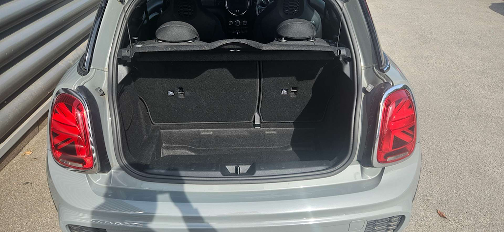 2019 MINI Hatch — image 14