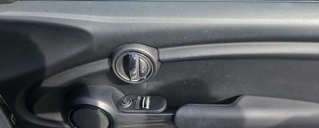 2019 MINI Hatch — image 36