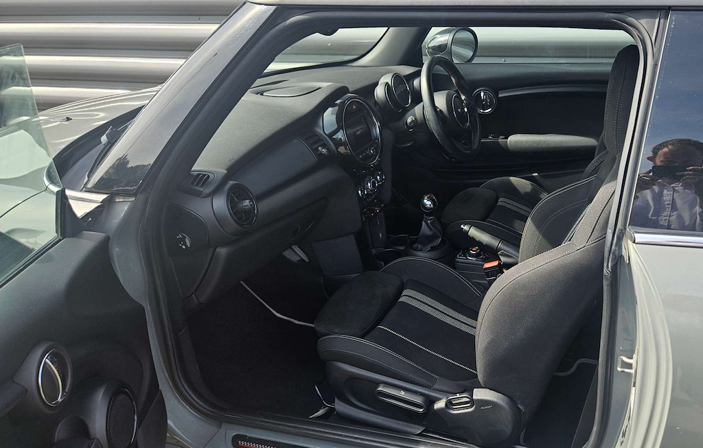 2019 MINI Hatch — image 24