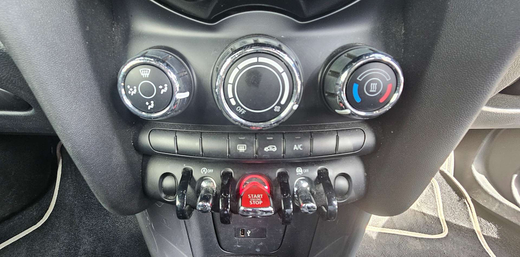 2019 MINI Hatch — image 33