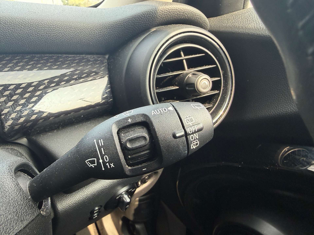 2019 MINI Hatch — image 13